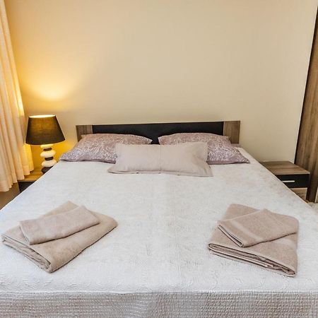 Prostorny Tripokojovy Apartman U Nabrezi Vltavy Lejlighed Prag Eksteriør billede