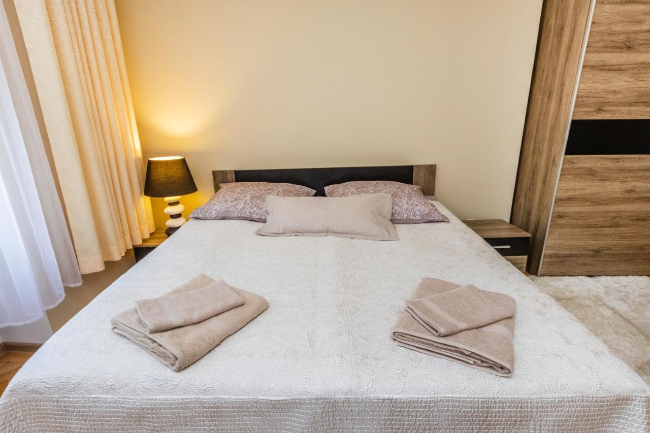 Prostorny Tripokojovy Apartman U Nabrezi Vltavy Lejlighed Prag Eksteriør billede