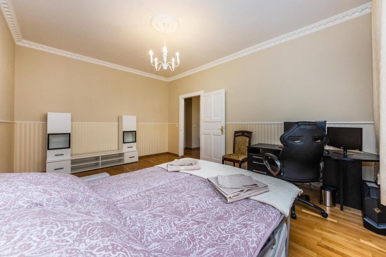 Prostorny Tripokojovy Apartman U Nabrezi Vltavy Lejlighed Prag Eksteriør billede