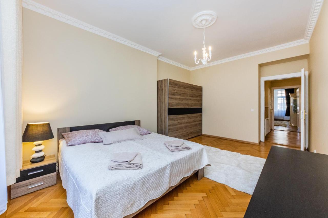 Prostorny Tripokojovy Apartman U Nabrezi Vltavy Lejlighed Prag Eksteriør billede